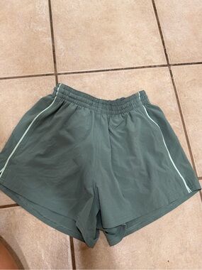 Lululemon Lightweight High Rise Relaxed Short 3”
